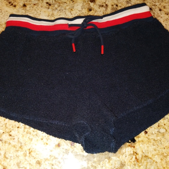 Tommy Hilfiger shorts - Picture 2 of 2